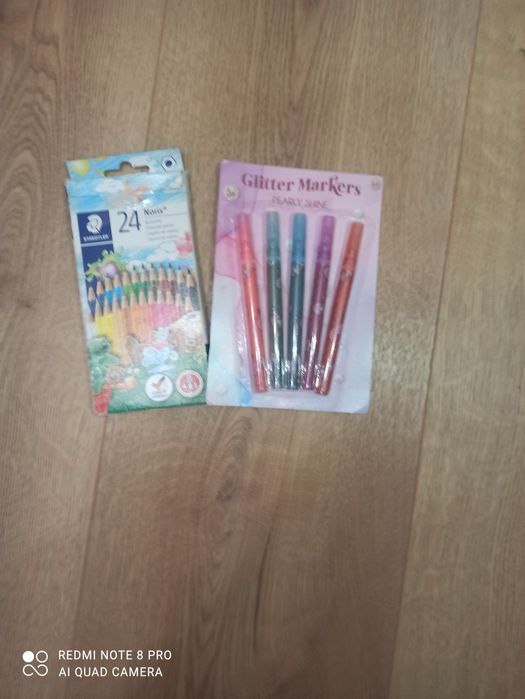 Книжки за оцветяване цветни моливи блестящи флумастери+ книжка подарък