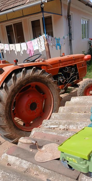 Vând tractor fiat