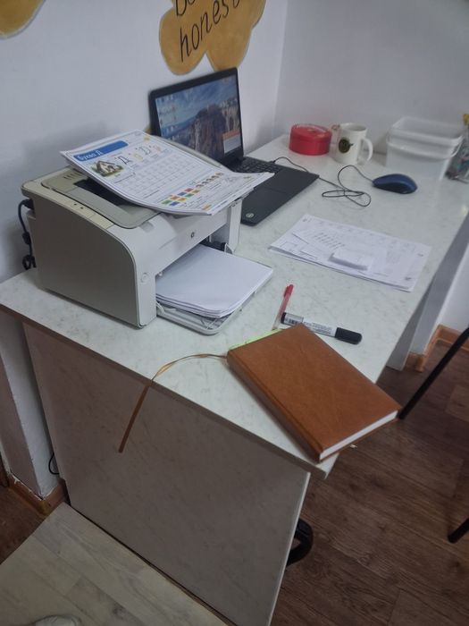 Продам стол офисный