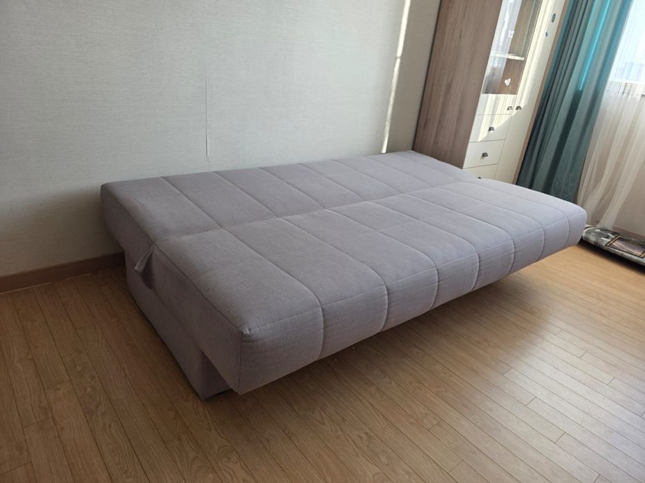 Кровать односпальная и диван