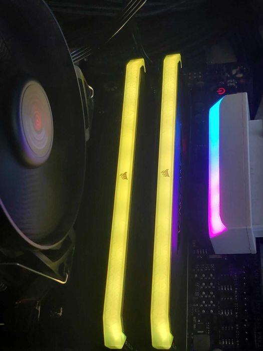 32GB DDR4 4000Mhz - Corsair Dominator Platinium RGB, Corsair Vengance RT RGB