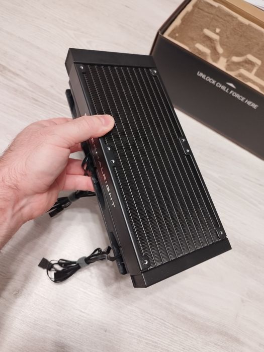 Thermalright Frozen Notte 240 Black ARGB, cooler AIO 240 mm, Kit AMD lipsă