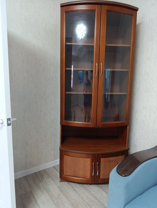 Продам сервант б/у