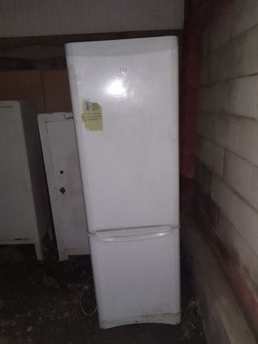 Продам холодильник Индезит в рабочем состоянии
