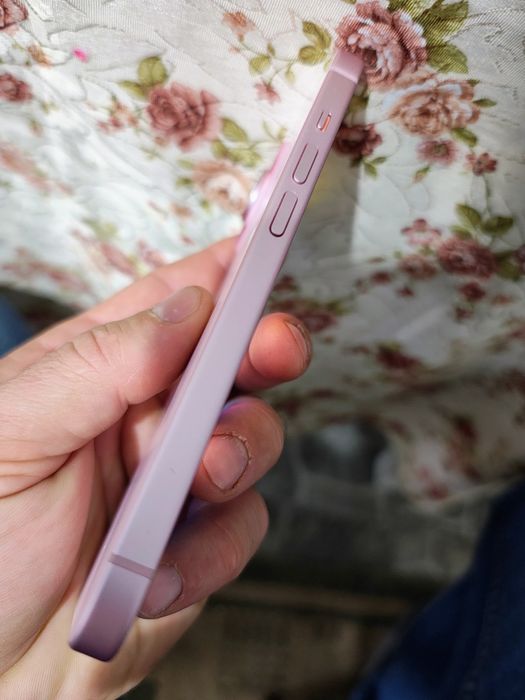 Vând /Schimb iPhone 15 Roz