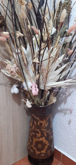 Vaza cu flori 300 lei