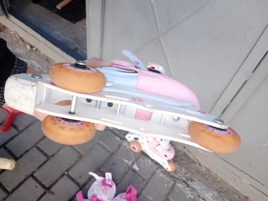 Vând patine cu rotile