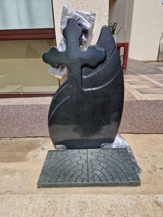 Monument funerar granit modern + cruce personalizabilă