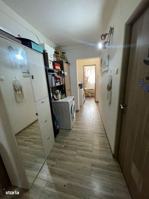 Apartament cu 3 camere de vanzare, zona Cetate