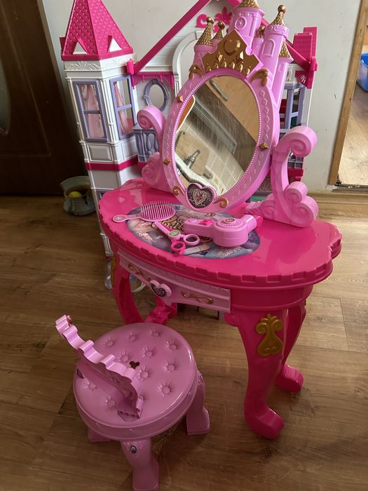 Къща за кукли, гримьорна, кукли, пъзели, игри