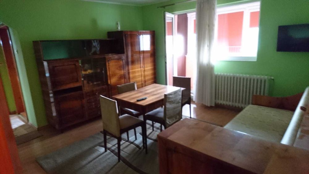Inchiriez apartament cu 2 camere,zona Cetate langa piața agroalimentară