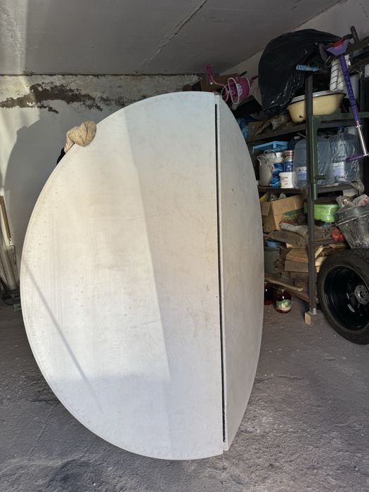 Продаем стол круглый