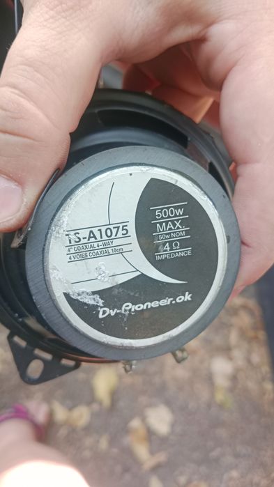 Продам 2 динамика и 2 пищалки