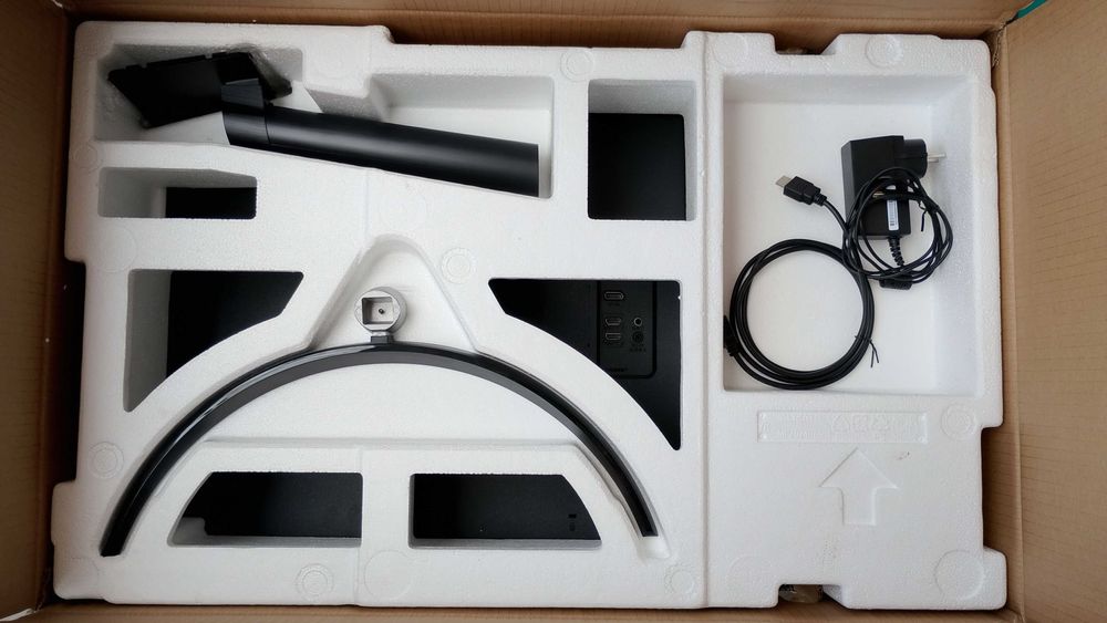 Монитор LG Electronics 4K 32UR500-B UHD VA Monitor 31.5"80cm 3840x2160