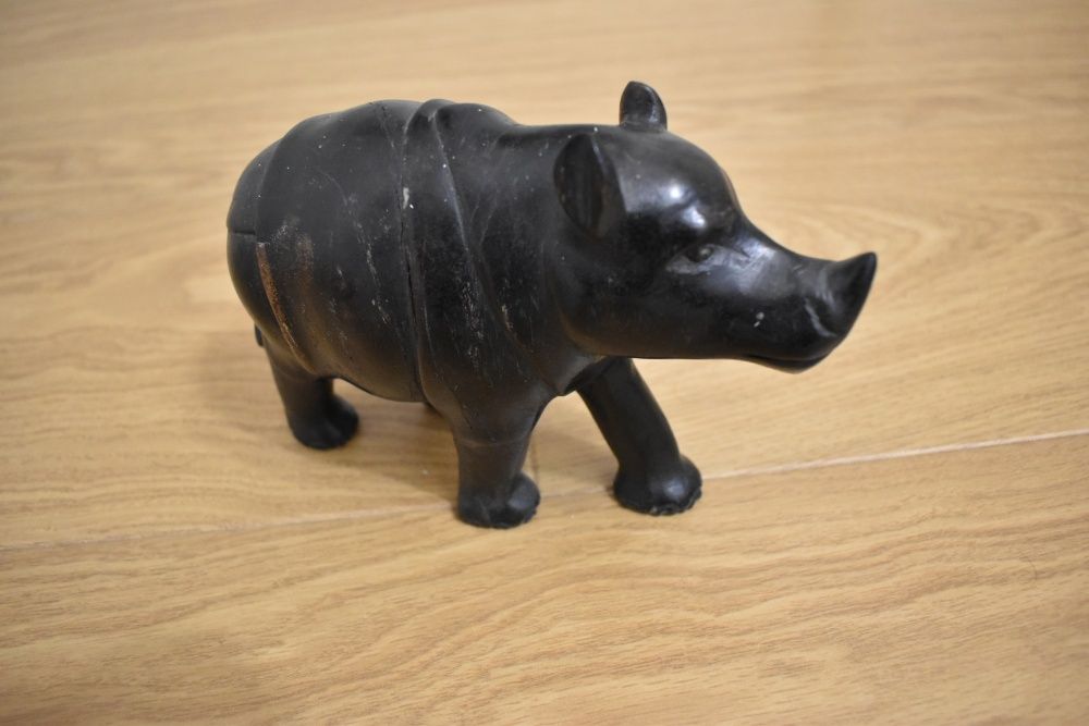 Statuete animale din lemn