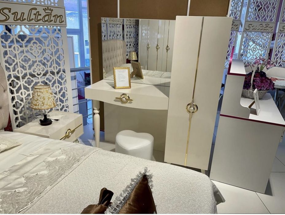 Продается спальный гарнитур