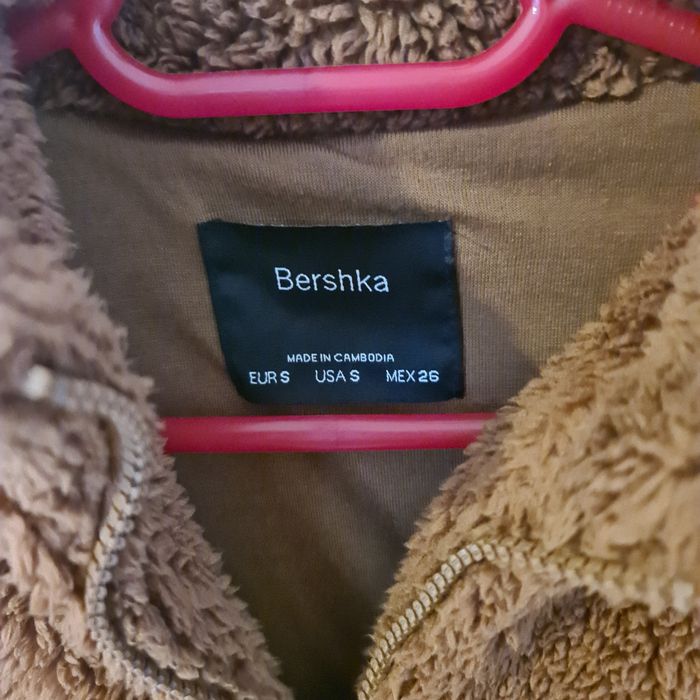 Jacketa pufoasa maro