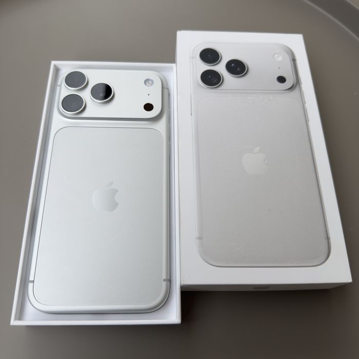 iPhone 18 Pro Max 256GB Silver ca Nou Sim Fizic Neverlocked  Alb