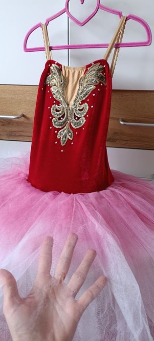 Продавам балетен костюм