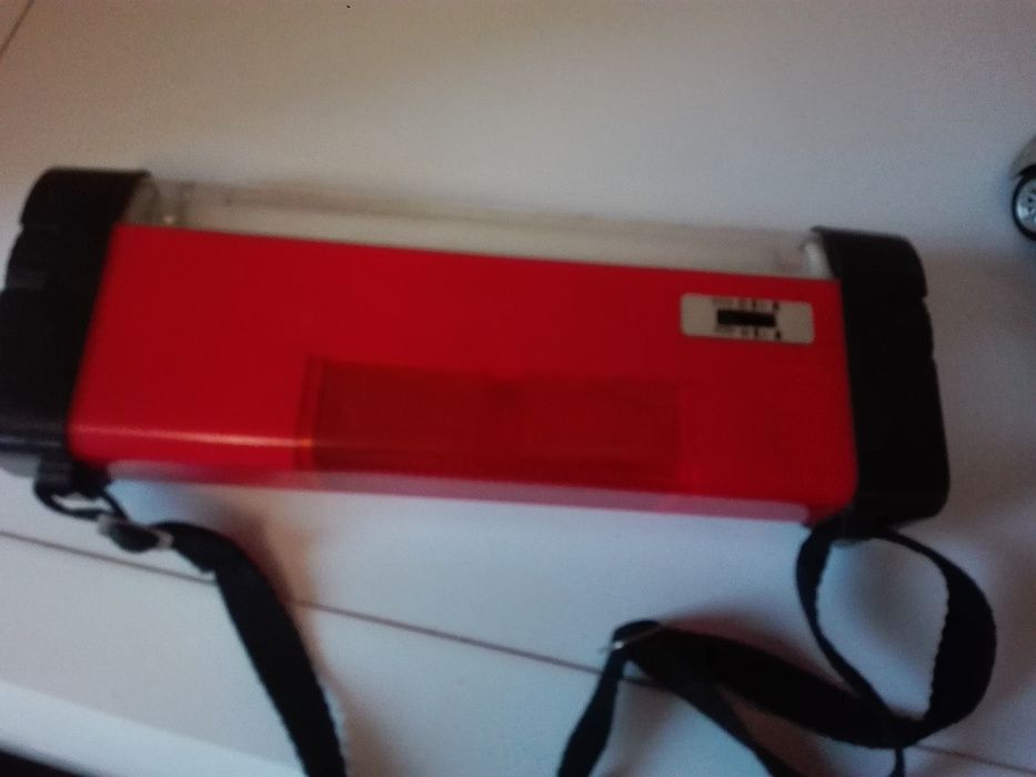 Радиокасетофон с CD и две къмпингови лампи.