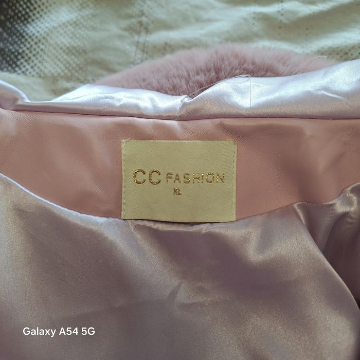 Пухен елек, цвят пепел от рози