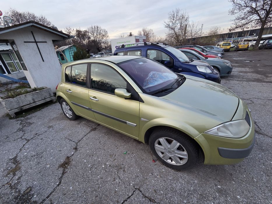 Продавам Рено Меган