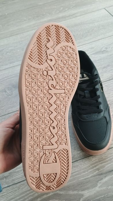 Adidași Champion 39