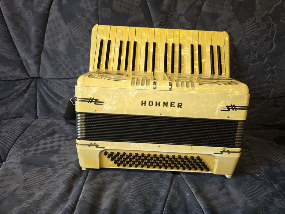 Hohner Tango 2 ,80 de basi ,bandon ,stare perfectă