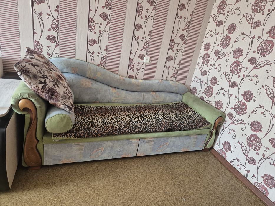 Продам 2 дивана срочно