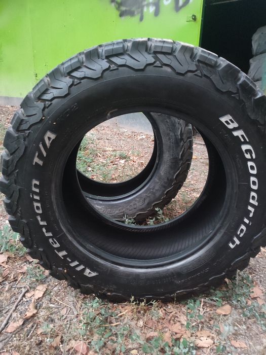 Продам две покрышки