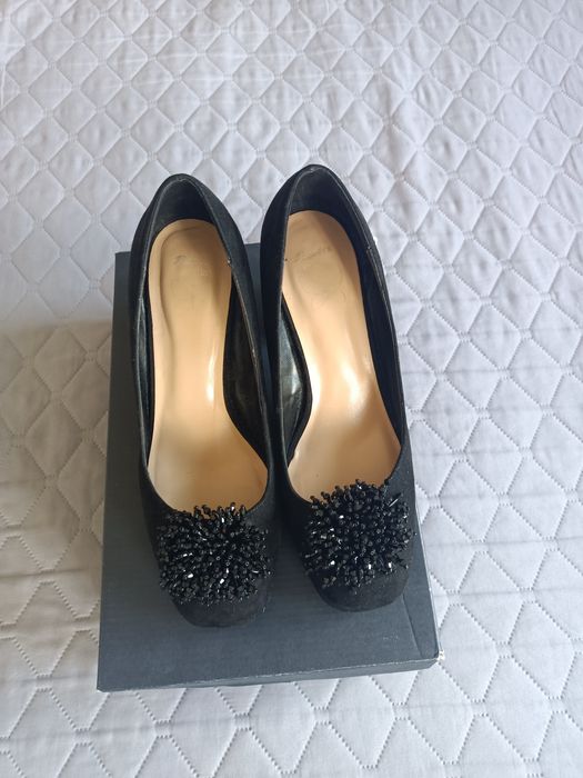 Pantofi Bata negri cu detaliu deosebit