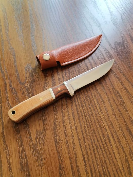 Ножове от цяло пърче метал с кожен калъф