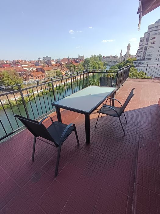 Dau in chirie apartament tip penthouse