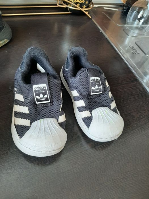 Гуменки на adidas 25 номер 15 лв.