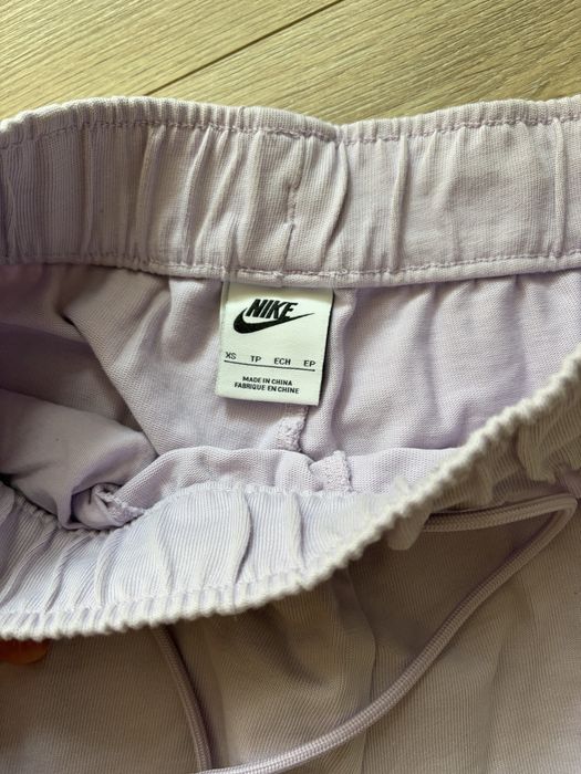 Нежно лилаво долнище Nike Xs