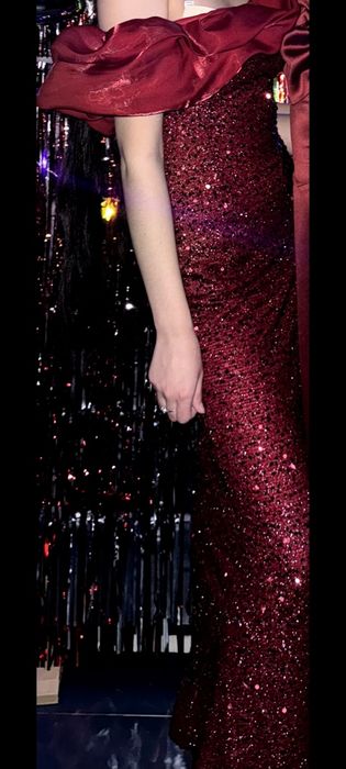 Вечерняя красная платье