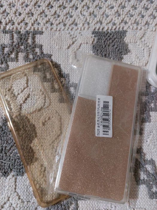 Продам  чехлы на телефон.