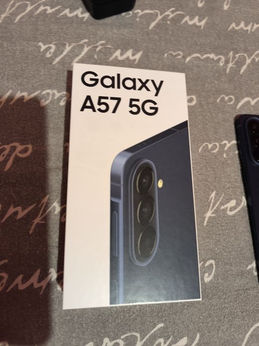 Продавам samsung A57 256gb 8 ram