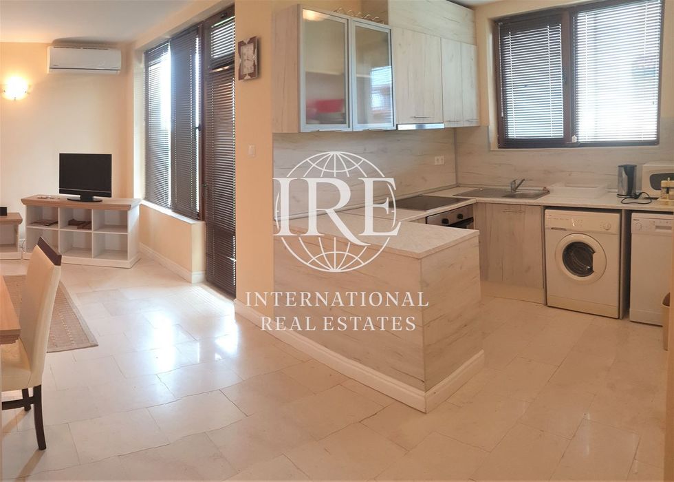 Двуетажна къща с басейн! Три спални! Простор! Живописна природа! Част