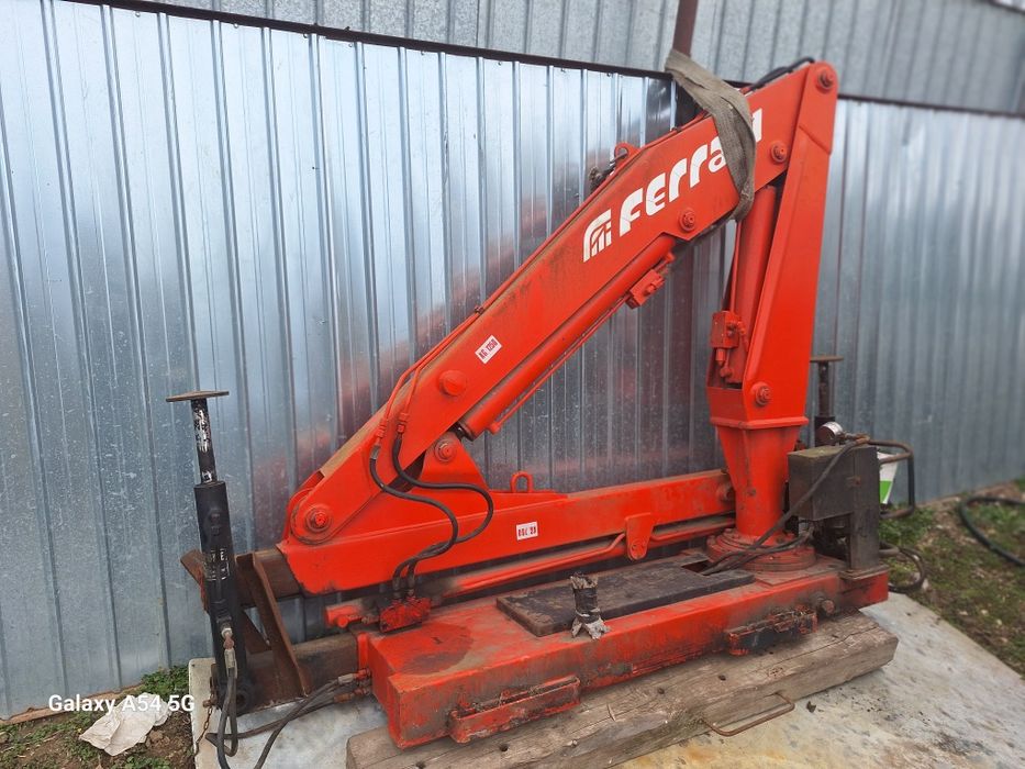 Două Macarale de vânzare Ferrari si Amco Veba