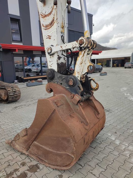 Excavator Komatsu PC210 LC-8