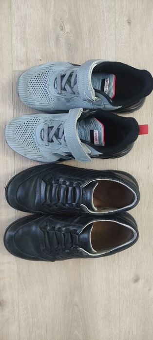 Отдам даром рубашки и кросовки для мальчика