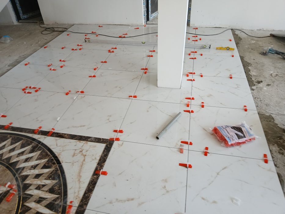 Meseriaș   lucrari interioare zugraveli  gresie faianță  parchet  demo