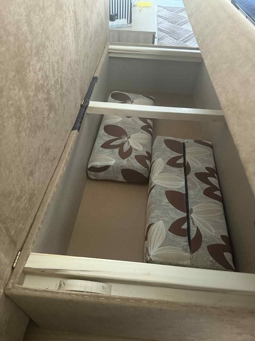 Диван за кухня или хол разтегателен.