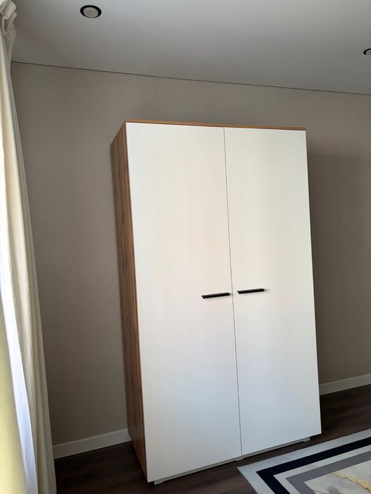 Шкаф для одежды почти новый