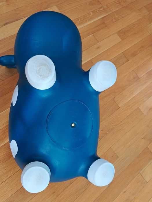 Надуваема играчка за скачане 12м+ развива координация и баланс