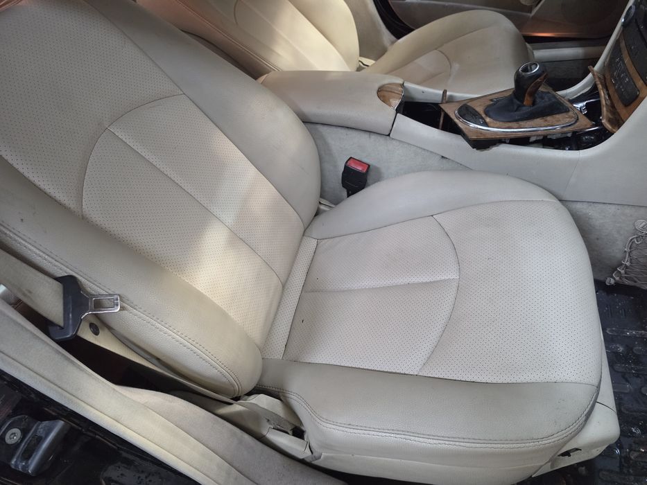 Салон Мерцедес W211 седан кожен бежов Mercedes E class w211 седалки