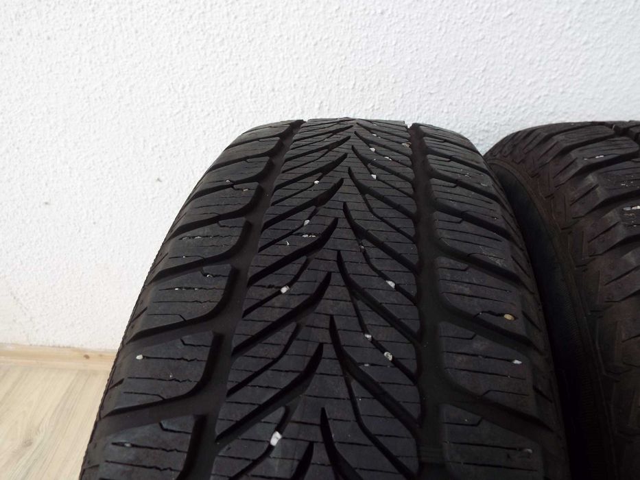 vand 2 anvelope iarna 215/65/16 sava eskimo hp pret 250lei amandoua