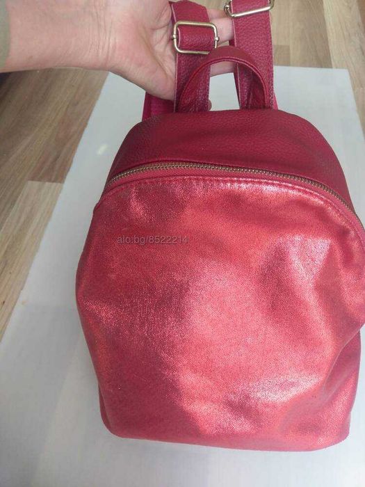 Раница 27 х 27 см и 30*23*10,5 см.