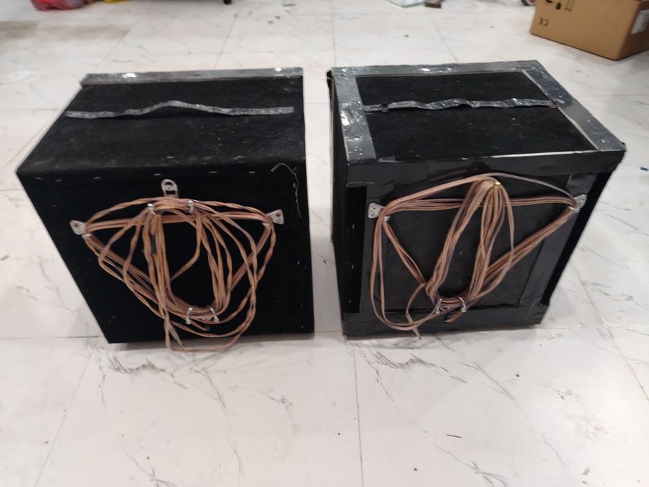 Телевизор Sharp, телевизор Samsung, колонки аудио, багетная рамка